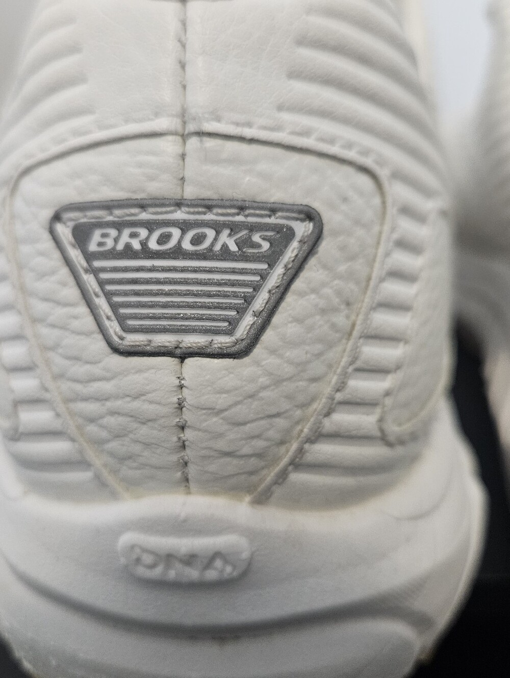 Brooks Addiction Walker 2 Sneaker White/White Women's Size 8.5 - Picture 8 of 11